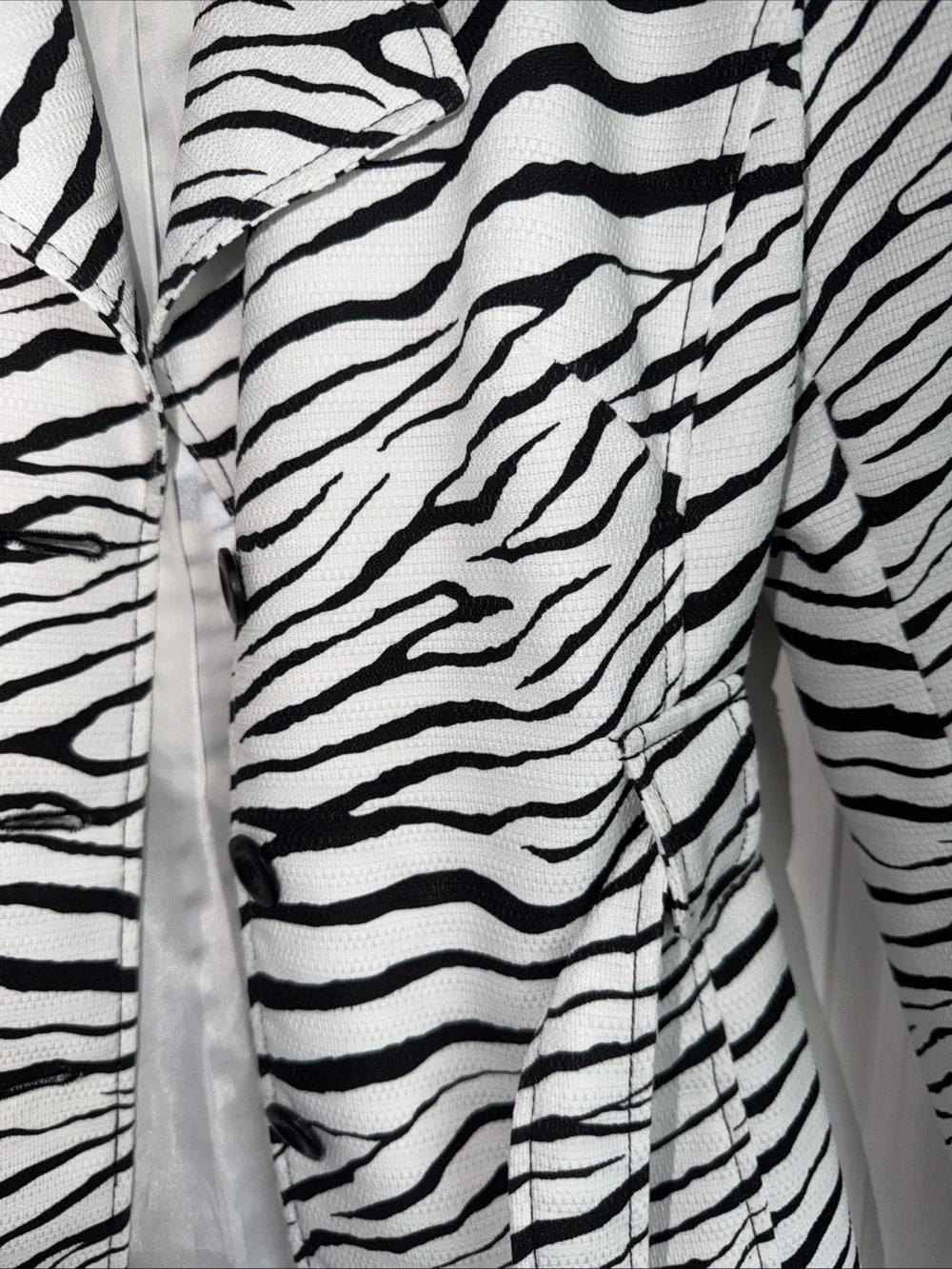 Izabella bold zebra